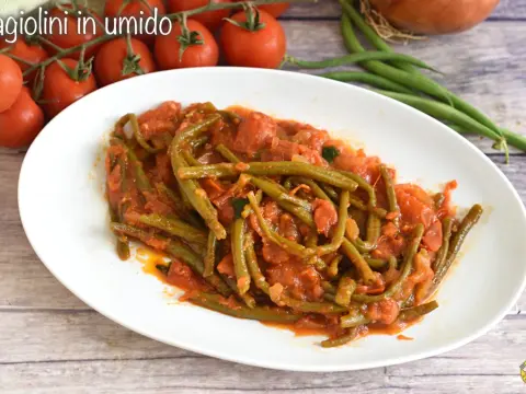 Fagiolini in umido al pomodoro, morbidi e saporiti