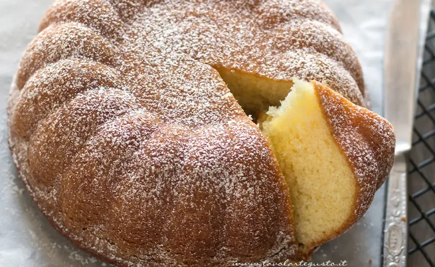 Torta allo yogurt soffice, la ricetta base e le varianti