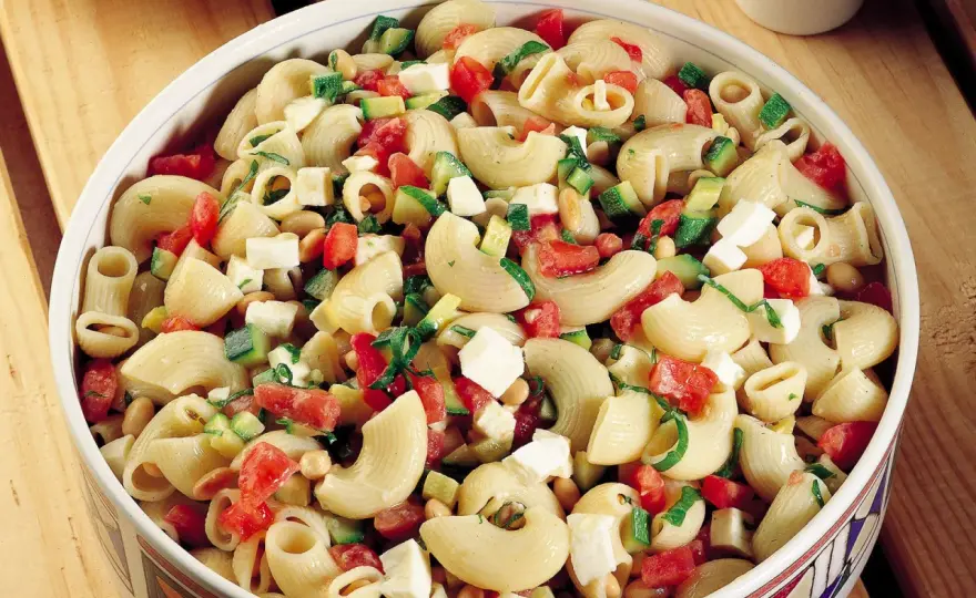 Pasta fredda con zucchine, fresca e saporita