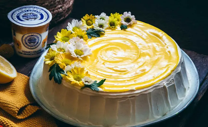 Torta con lemon curd, la ricetta per una crema vellutata