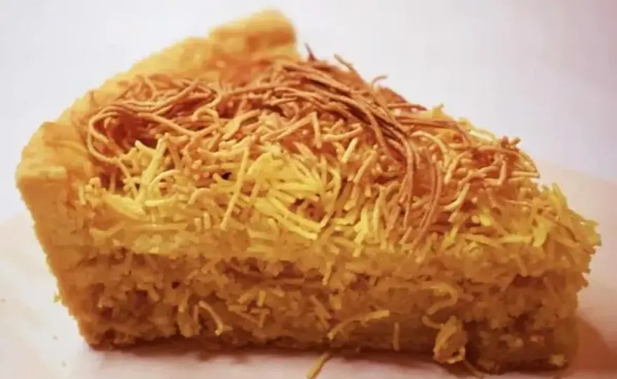 Torta di tagliatelle, la ricetta emiliana con mandorle e amaretti