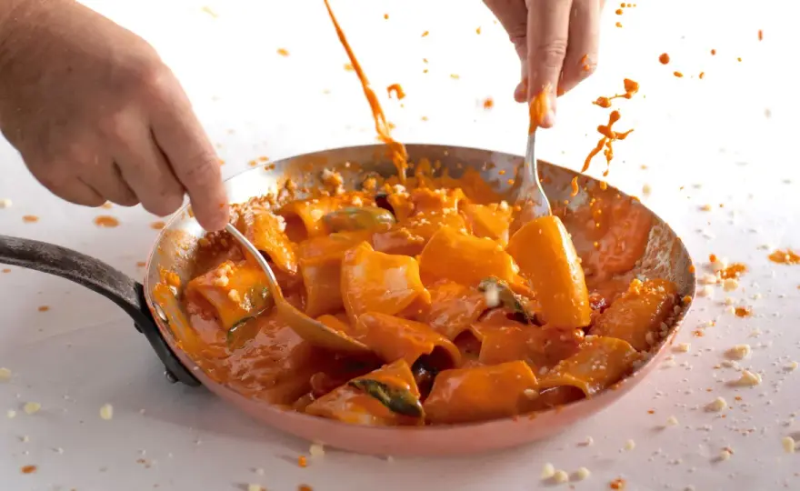 Paccheri alla Vittorio, il segreto della mantecatura cremosa