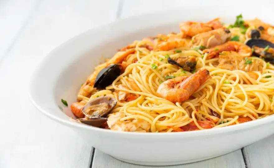 Spaghetti allo scoglio, il metodo per un sugo di mare perfetto
