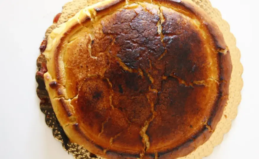Crostata ricotta e visciole romana, cremosa e friabile