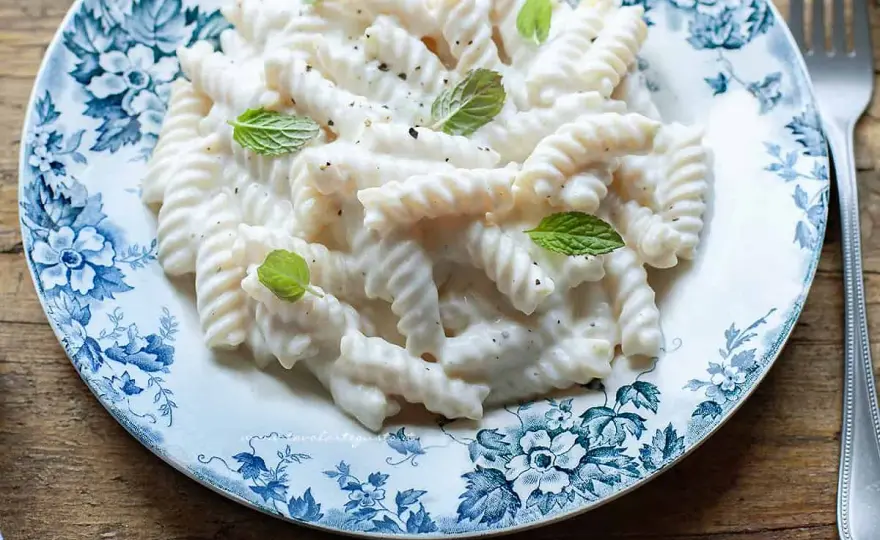 Pasta con ricotta cremosa e 4 varianti facili