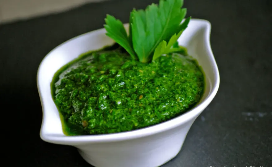 Salsa verde leggera, fresca e pronta in pochi minuti