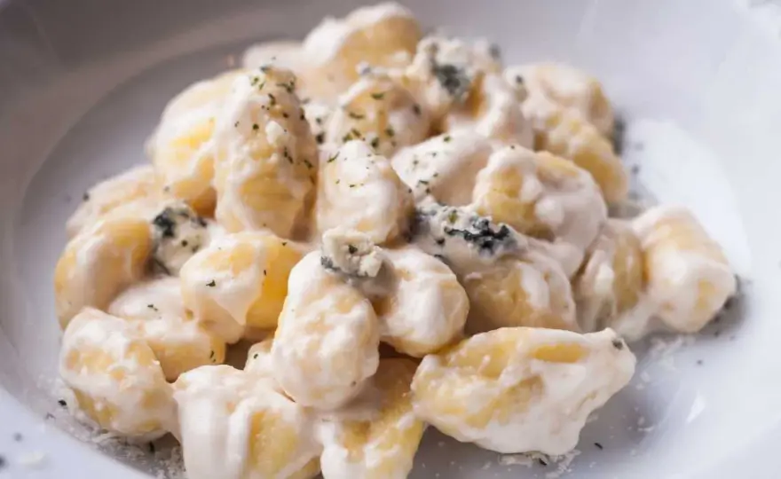 Gnocchi al gorgonzola cremosi, senza salsa pesante