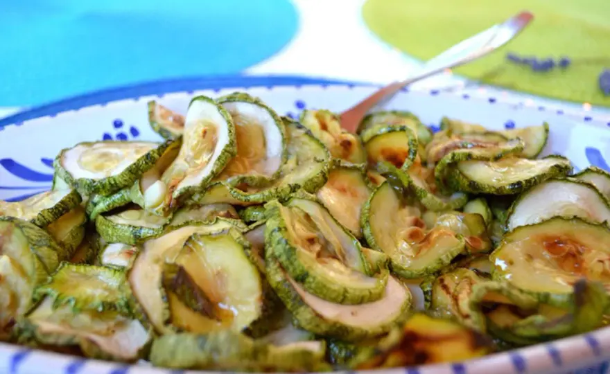 Zucchine in carpione alla piemontese, il gusto migliora col riposo