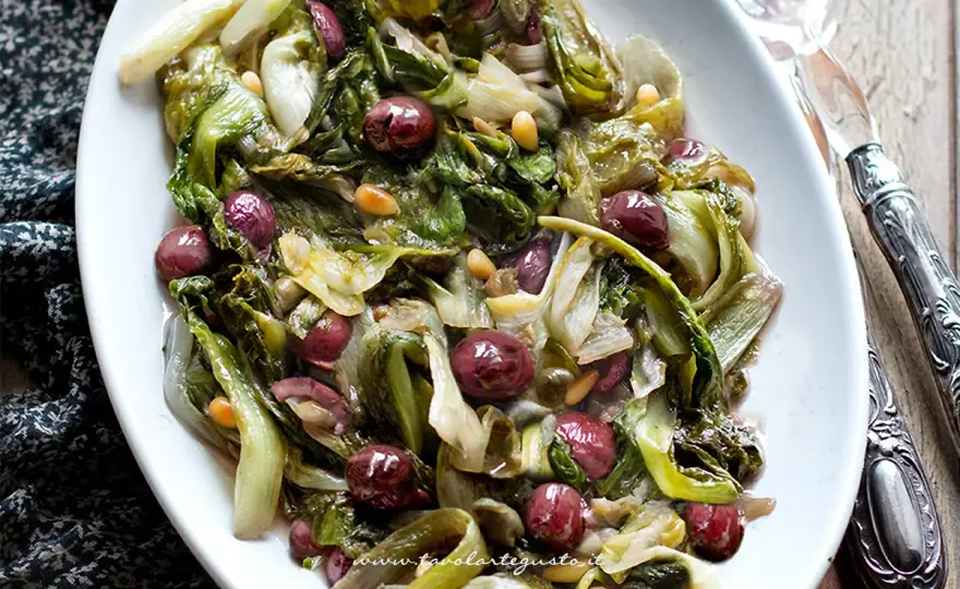 Scarola in padella morbida e saporita - trucchi e varianti