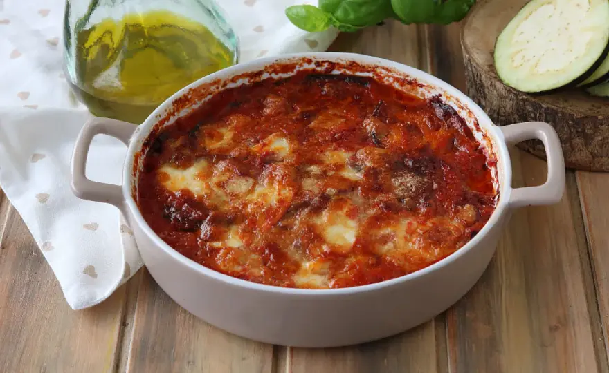 Parmigiana di melanzane compatta e saporita - trucchi e cottura