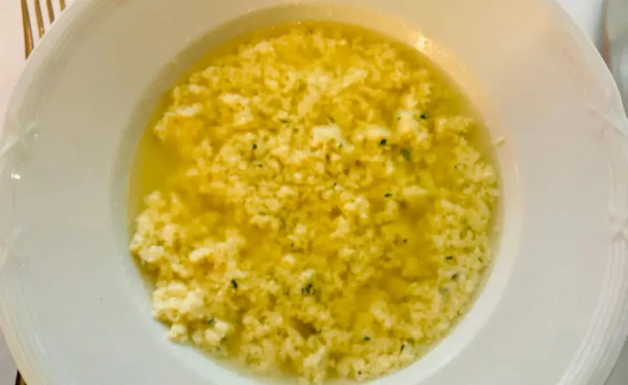Stracciatella alla romana, i segreti per fiocchi morbidi