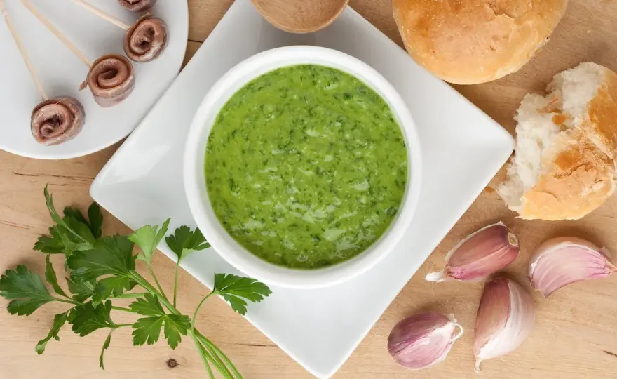Salsa verde piemontese, la ricetta equilibrata del bagnet verd