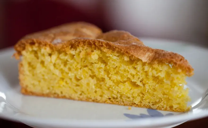 Torta alle mandorle soffice, umida e profumata