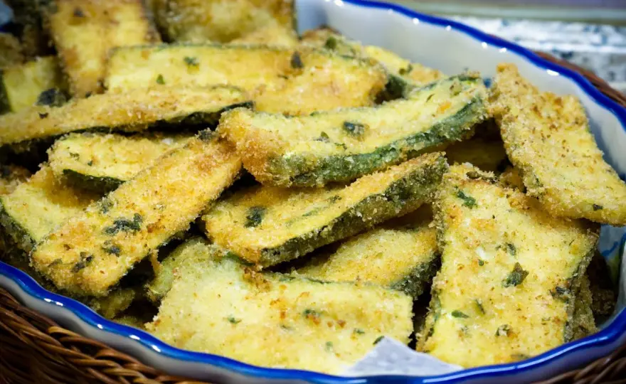Zucchine in padella dorate e saporite, senza farle molli