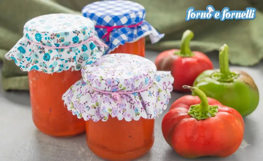 Crema di peperoni, la ricetta base con idee e conservazione