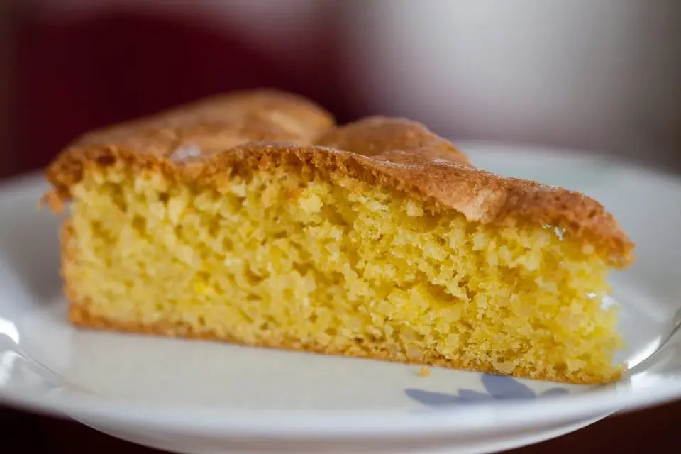 Torta alle mandorle soffice, umida e profumata